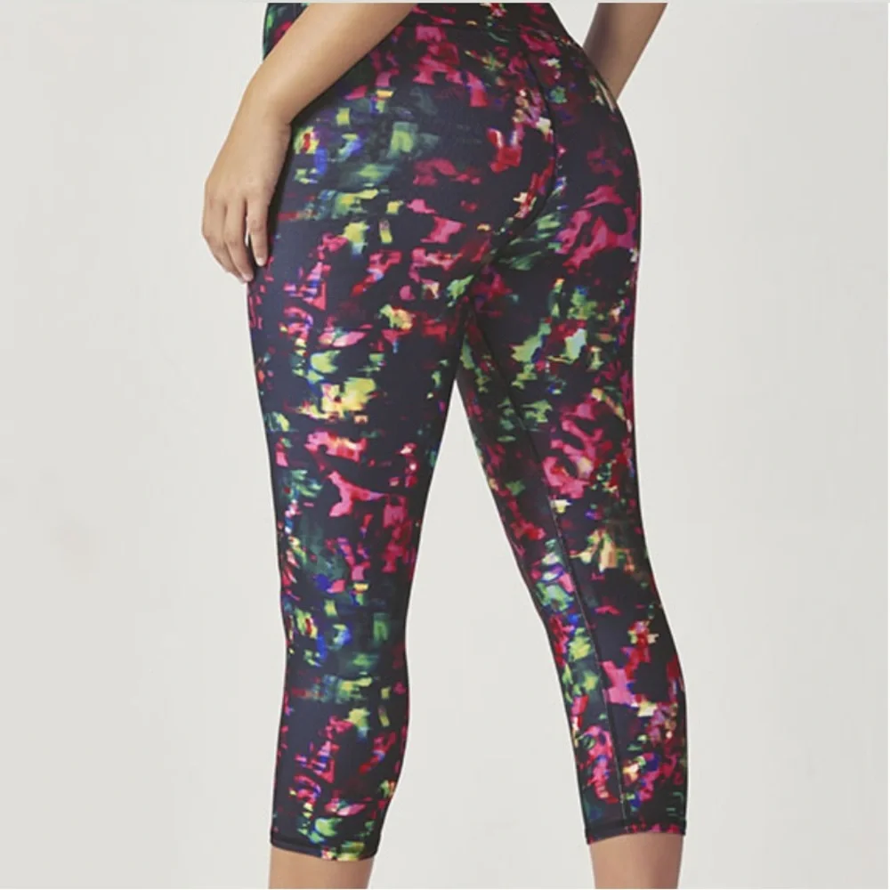 Fabletics Define PowerHold Mid-Rise Capri Size L - Picture 2 of 11